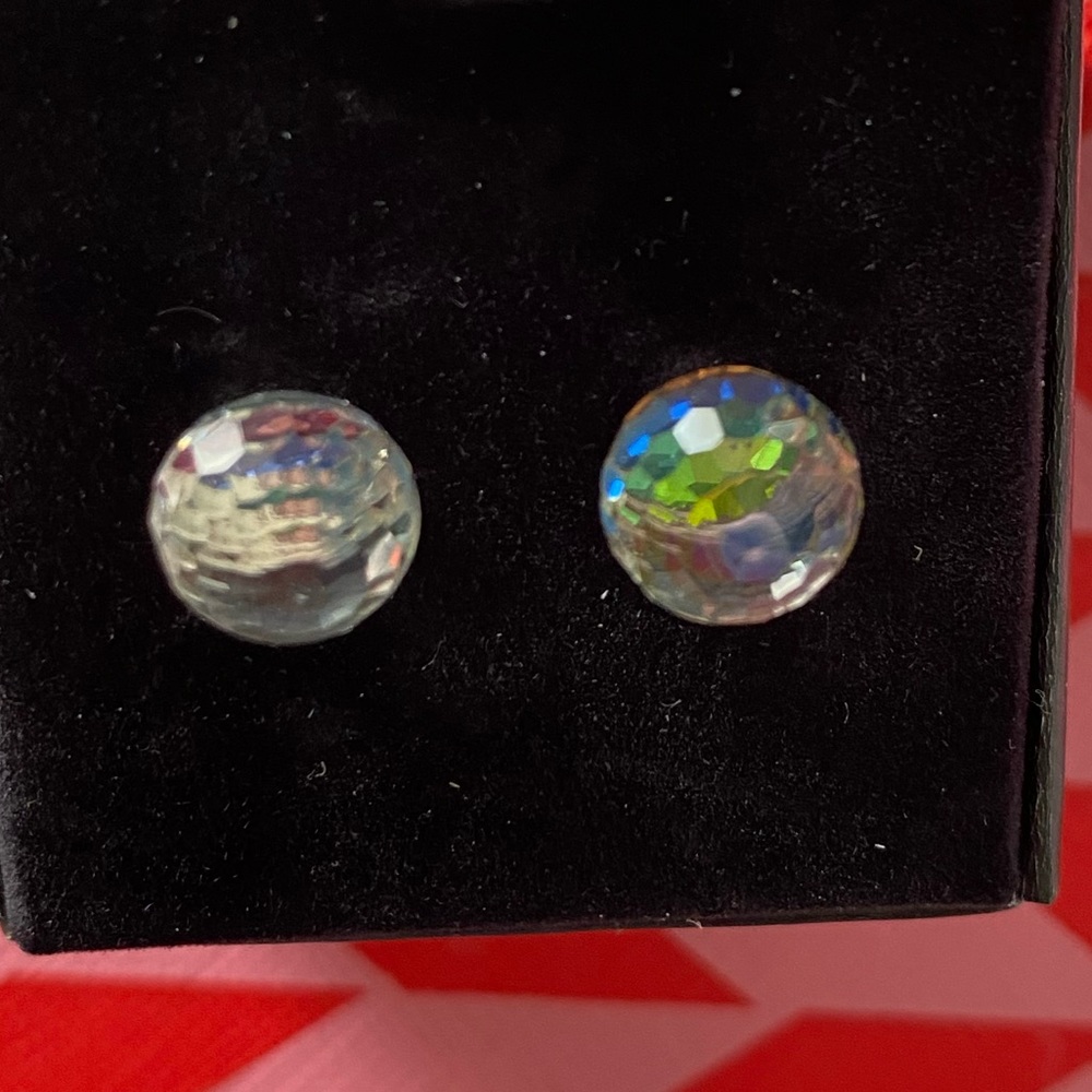 NIB Avon Iridescence Earrings